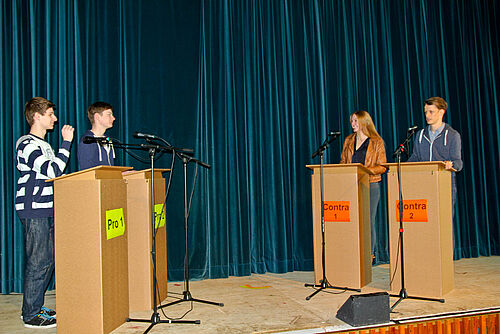 Debatte auf der Bühne