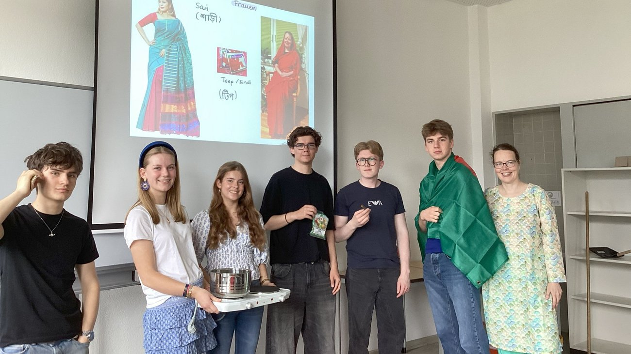 Schülerinnen und Schüler auf einem Gruppenfoto