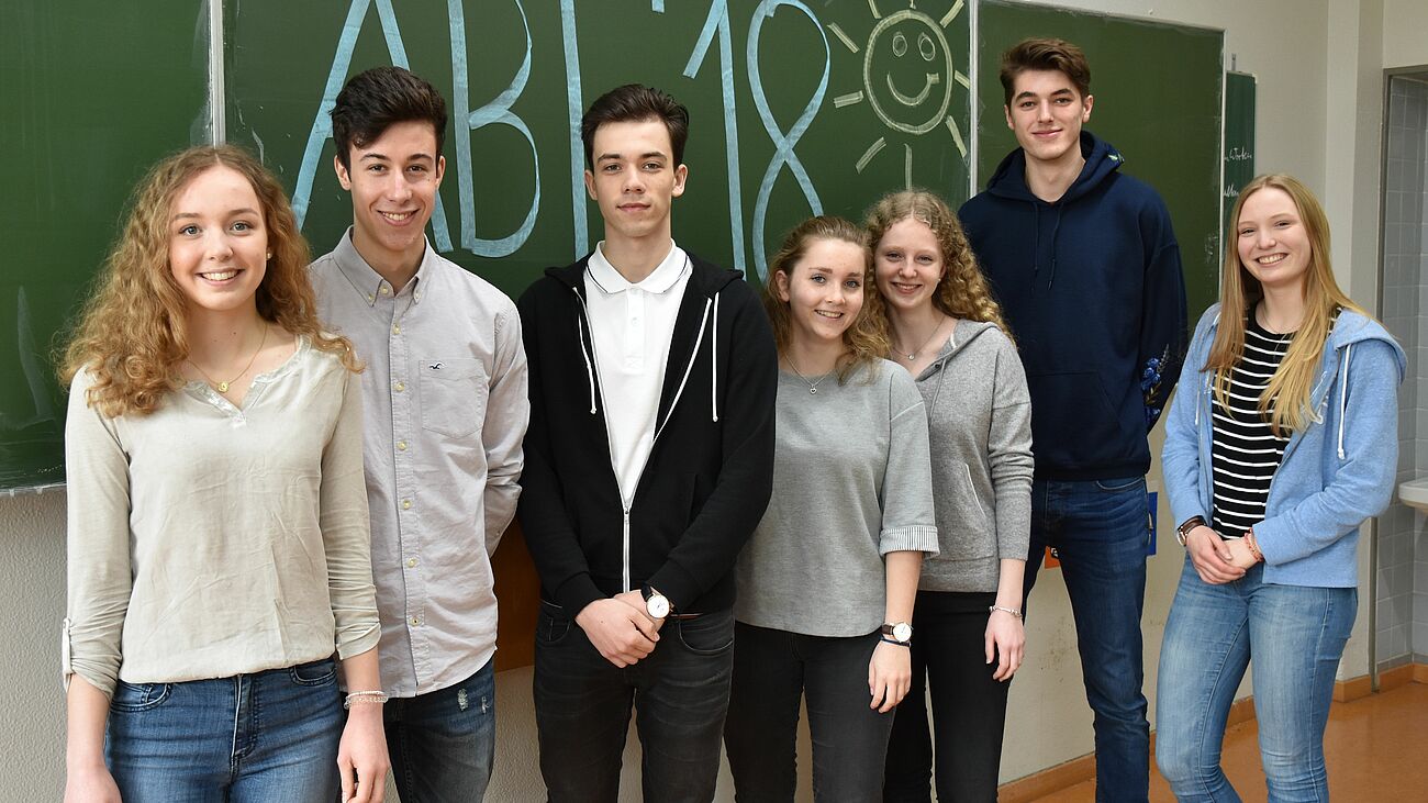 Foto: Die Abiturienten Marie Hobusch, Finn Clausen, Elion Mirena, Leonie Oldhafer, Birthe Blüthgen, Paul Ackermanns und Lisann Kanne sind bereit für die Abi-Prüfungen 2018.