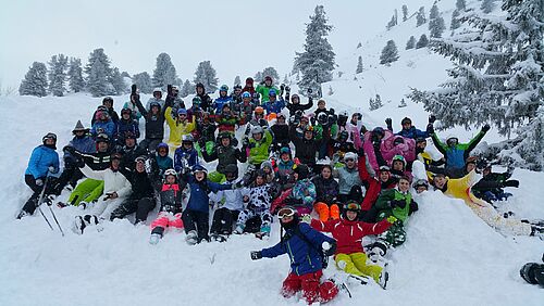 Foto: Hatten viel Spaß im Schnee: 63 Teilnehmerinnen und Teilnehmer der Skiexkursion