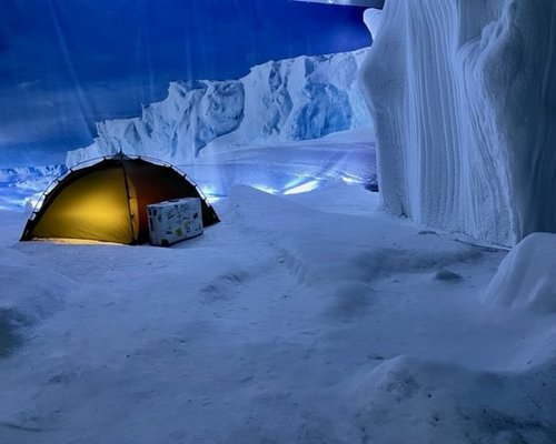 Bibbern im Zelt mit Polarforschern bei -8° C.